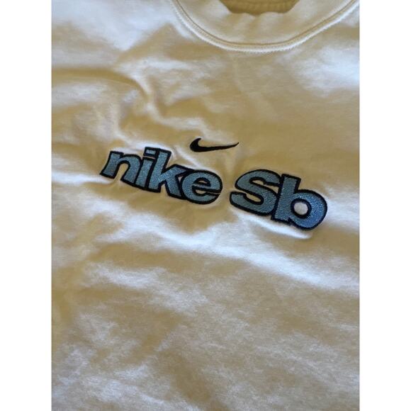 Nike SB Cropped Loose Fit XL Center Swoosh Embroidered White T-shirt - Picture 3 of 7